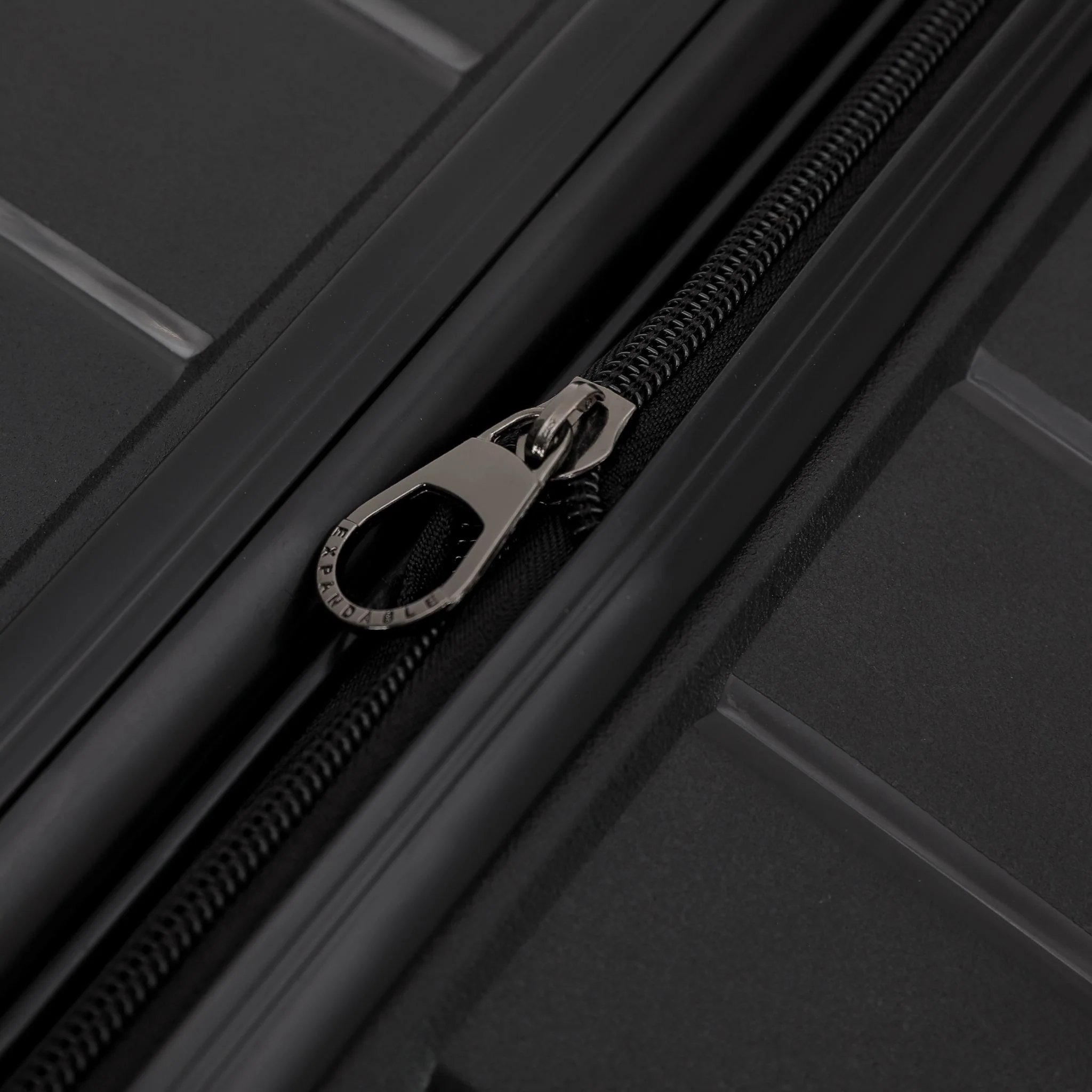 The New Zealand Luggage Pilot Collection Polypropylene 76cm Trolley case NZ005A Black - Image 8